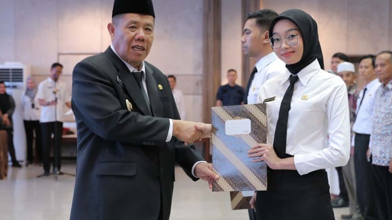 Gubernur Kepulauan Bangka Belitung melantik 38 CPNS baru setelah melalui seleksi ketat, diharapkan mampu berkontribusi membangun daerah.