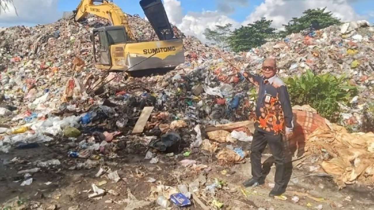 Dinas Lingkungan Hidup Kotim optimalkan seluruh areal TPA di Jalan Jenderal Sudirman Km 14 Sampit untuk mengatasi penumpukan sampah lebih dari 100 ton per hari yang melebihi kapasitas angkut.