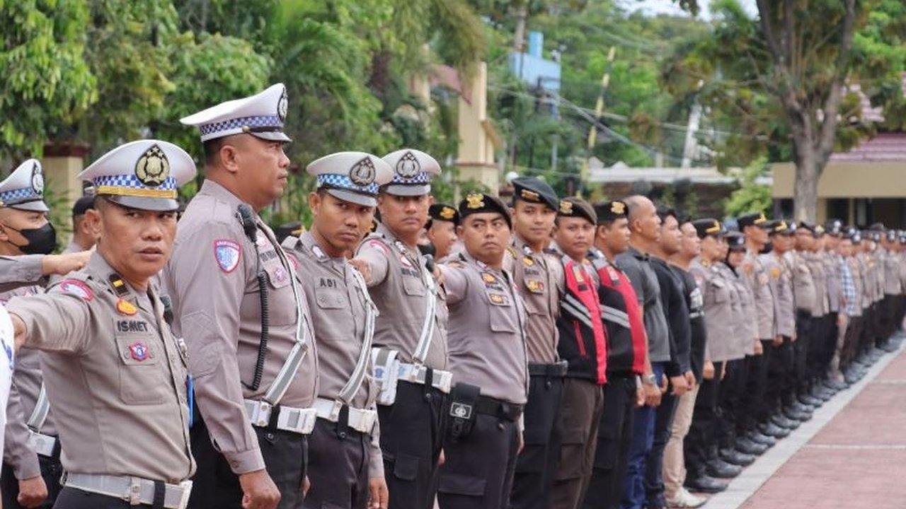 Polresta Palu siagakan 220 personel untuk mengamankan May Day, Kapolresta imbau aksi damai dan tertib, jaga ketertiban umum serta hormati pengguna jalan lain.
