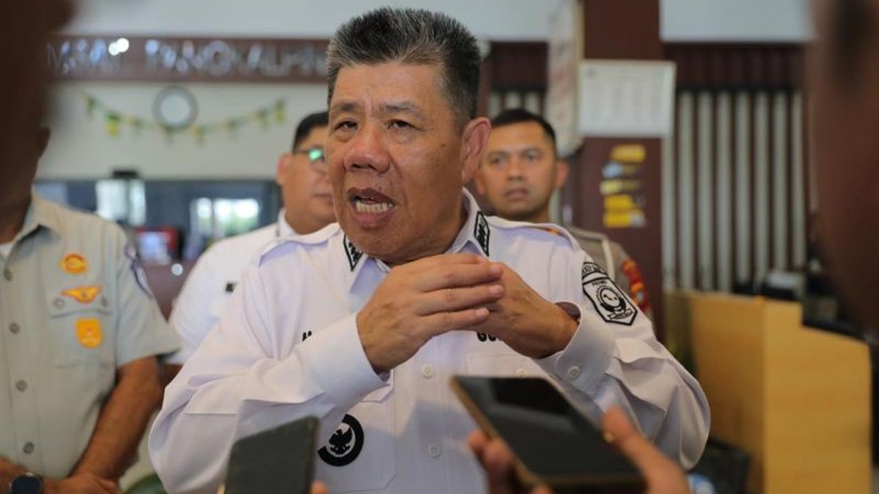 Gubernur Kepulauan Bangka Belitung, Hidayat Arsani, berkomitmen memperjuangkan hak-hak buruh untuk meningkatkan kesejahteraan dan pertumbuhan ekonomi daerah.