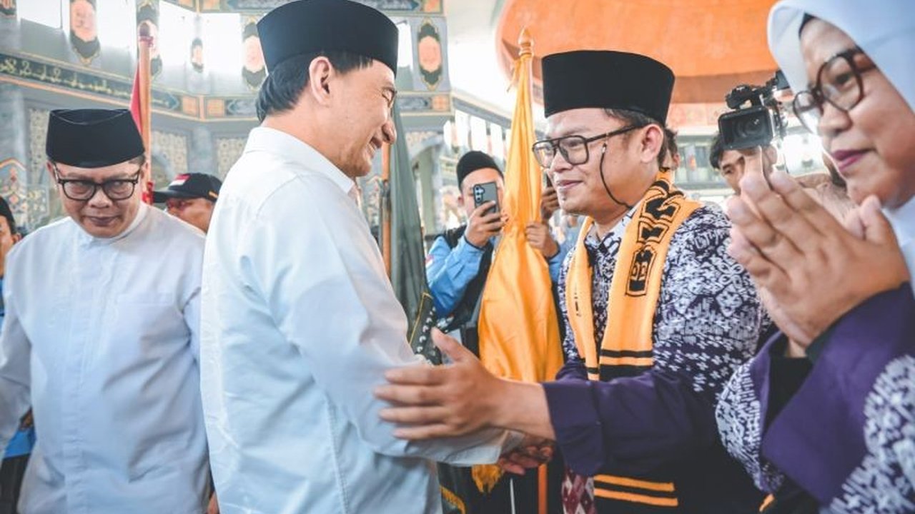 Wakil Gubernur Banten melepas keberangkatan 393 calon haji Kota Tangerang, kloter pertama dari Banten untuk musim haji 2025, dengan pesan agar fokus beribadah dan menjaga kesehatan.