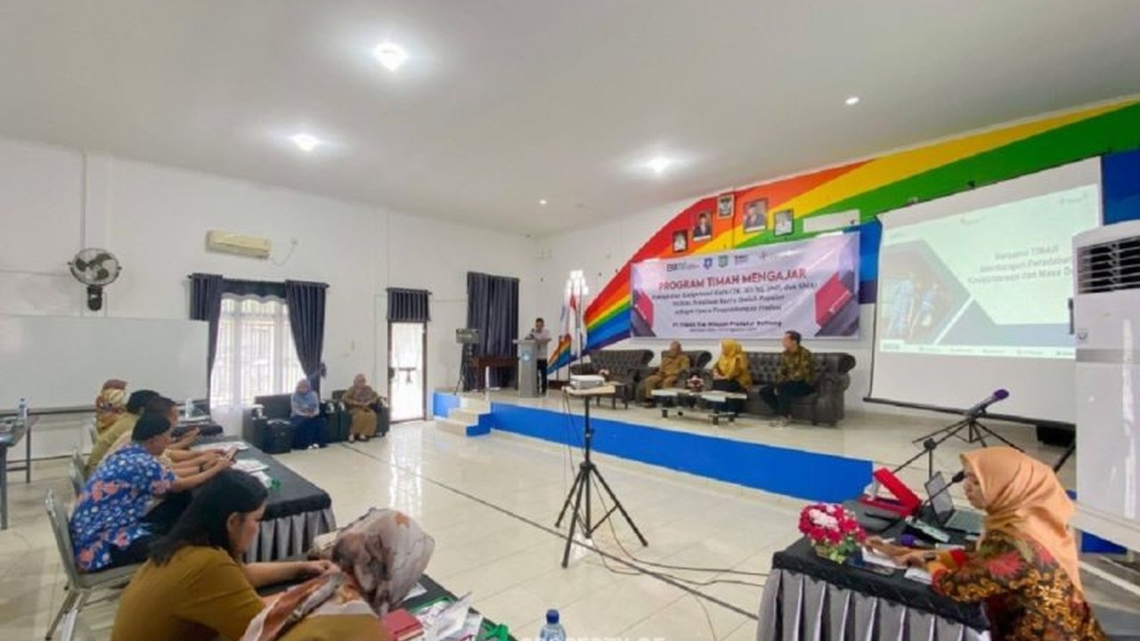 PT Timah Tbk berhasil meningkatkan kompetensi 581 guru di Bangka Belitung dan Kepulauan Riau melalui program Timah Mengajar, demi peningkatan kualitas pendidikan di lingkungan tambang.