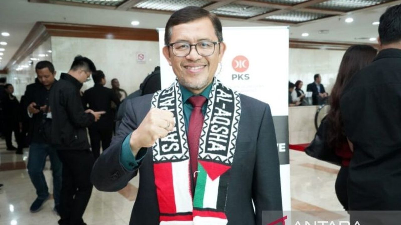 Wakil Ketua Komisi I DPR, Ahmad Heryawan, mengajak masyarakat Indonesia memboikot produk Israel sebagai dukungan nyata terhadap Palestina yang terus mengalami pelanggaran HAM.