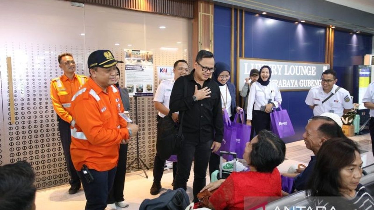 Wakil Menteri Dalam Negeri, Bima Arya Sugiarto, mendorong masyarakat untuk lebih banyak menggunakan transportasi publik di Indonesia, karena layanannya dinilai semakin meningkat dan nyaman.