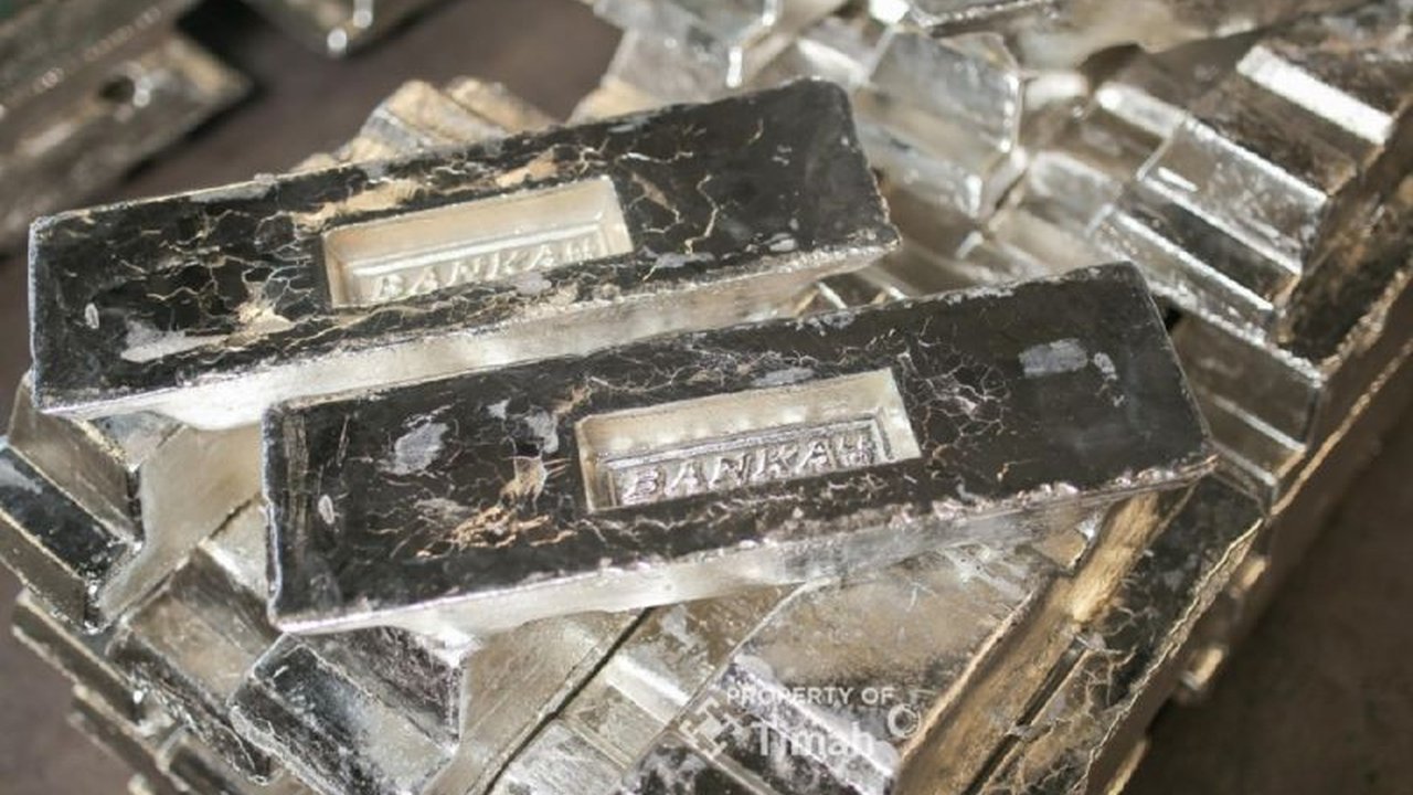 PT Timah Tbk berhasil membukukan laba bersih Rp116,86 miliar di kuartal I 2025, didorong peningkatan permintaan timah global dan harga logam timah yang tinggi.