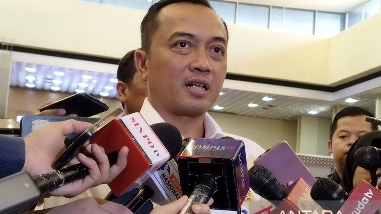 Mensesneg Prasetyo Hadi menyatakan pemerintah sedang mengupayakan beberapa tuntutan buruh, terutama mitigasi PHK, dan akan menindaklanjuti tuntutan lainnya.