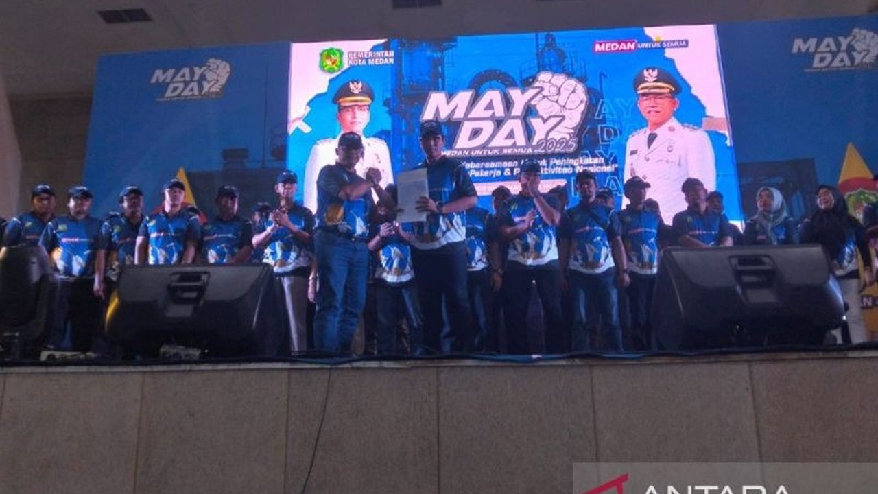 Wali Kota Medan, Rico Tri Putra Waas, mengajak pemerintah, buruh, dan pengusaha untuk menciptakan ekosistem yang lebih baik dalam rangka meningkatkan kesejahteraan pekerja dan produktivitas nasional.