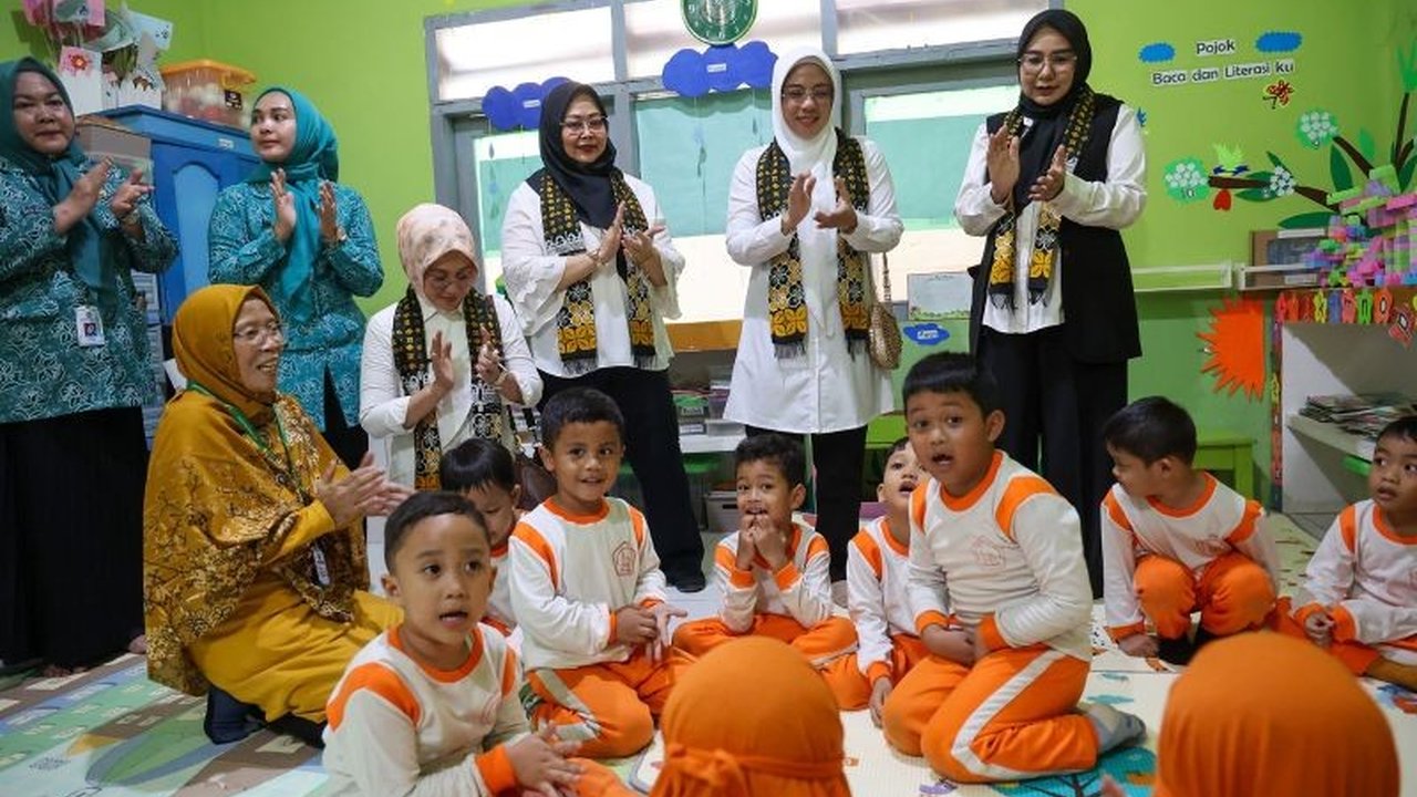 Ketua Tim Pembina Posyandu Banten, Tinawati Andra Soni, mendorong transformasi posyandu menjadi ruang nyaman, edukatif, dan inklusif bagi masyarakat, serta menekankan pentingnya peran kader posyandu.