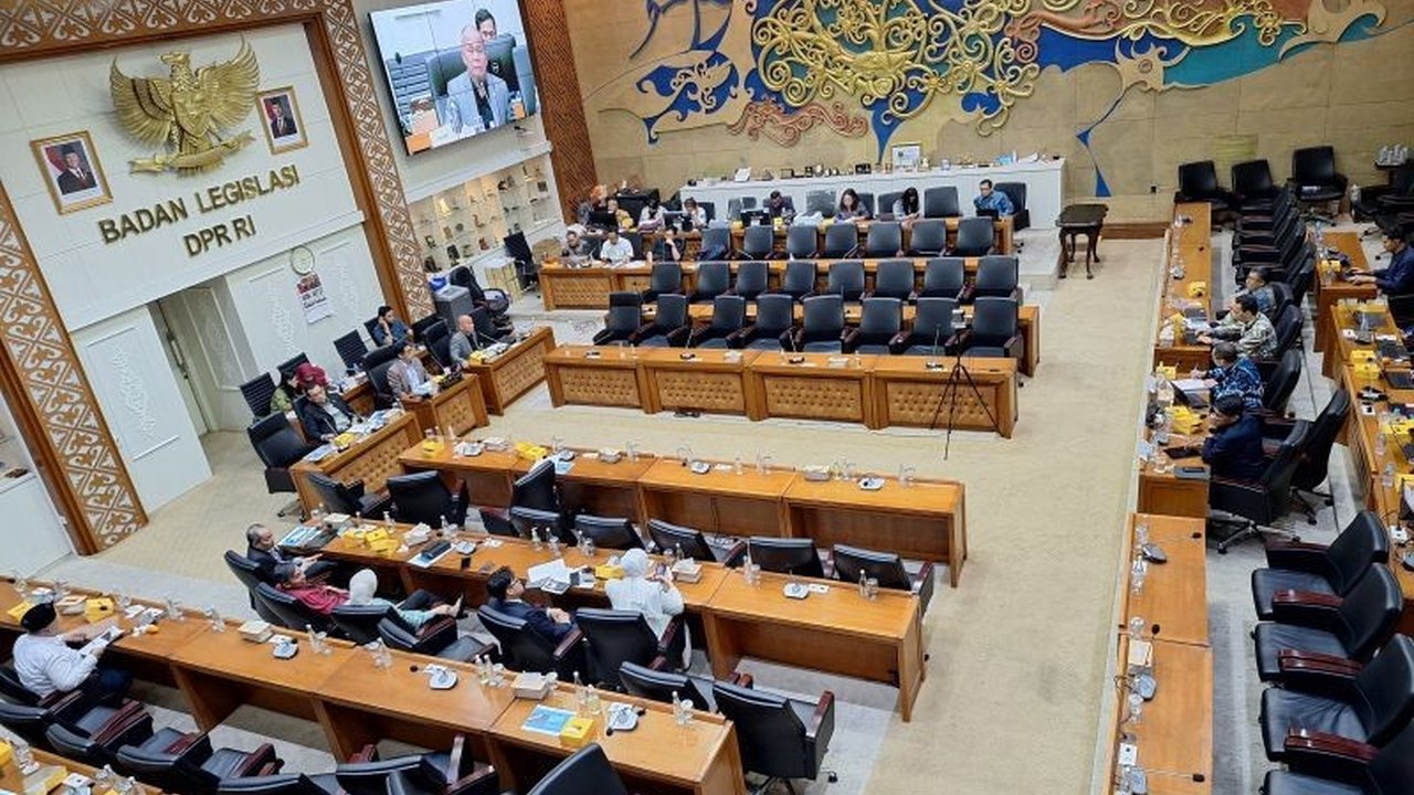 Baleg DPR RI menggelar RDPU dengan Kemkominfo dan Kemendag untuk membahas RUU Statistik, menekankan pentingnya integrasi big data dan perlindungan data pribadi.