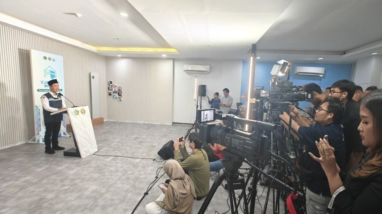 Kementerian Agama memastikan kesiapan layanan haji 1446 H/2025 M, mencakup akomodasi hingga bimbingan ibadah, dengan pemberangkatan 203 ribu jamaah dimulai 2 Mei 2025.