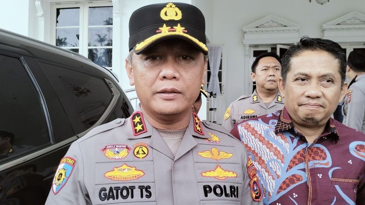 Kepolisian Daerah Sumatera Barat (Polda Sumbar) tengah menyelidiki kasus dugaan keracunan massal yang menimpa puluhan narapidana di Lapas Bukittinggi, mengakibatkan satu korban meninggal dunia.