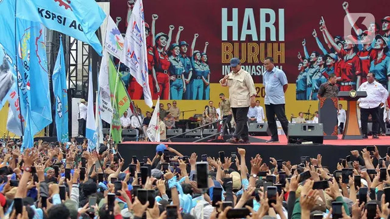 Untuk diketahui, kehadiran Presiden Prabowo Subianto dalam perayaan hari buruh internasional merupakan kali kedua pemimpin tertinggi di negara ini menghadiri 'hari raya' kelas buruh. (Liputan6.com/Angga Yuniar)