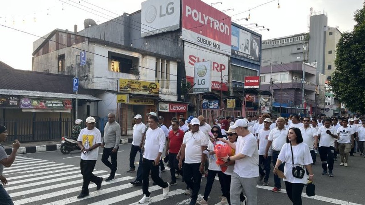 Konfederasi Serikat Buruh Sejahtera Indonesia (KSBSI) Kota Ambon dan Koperasi Tenaga Kerja Bongkar Muat (TKBM) Pelabuhan Yos Sudarso merayakan Hari Buruh Internasional 2025 dengan aksi damai berupa jalan santai dan dialog, bukan demonstrasi.