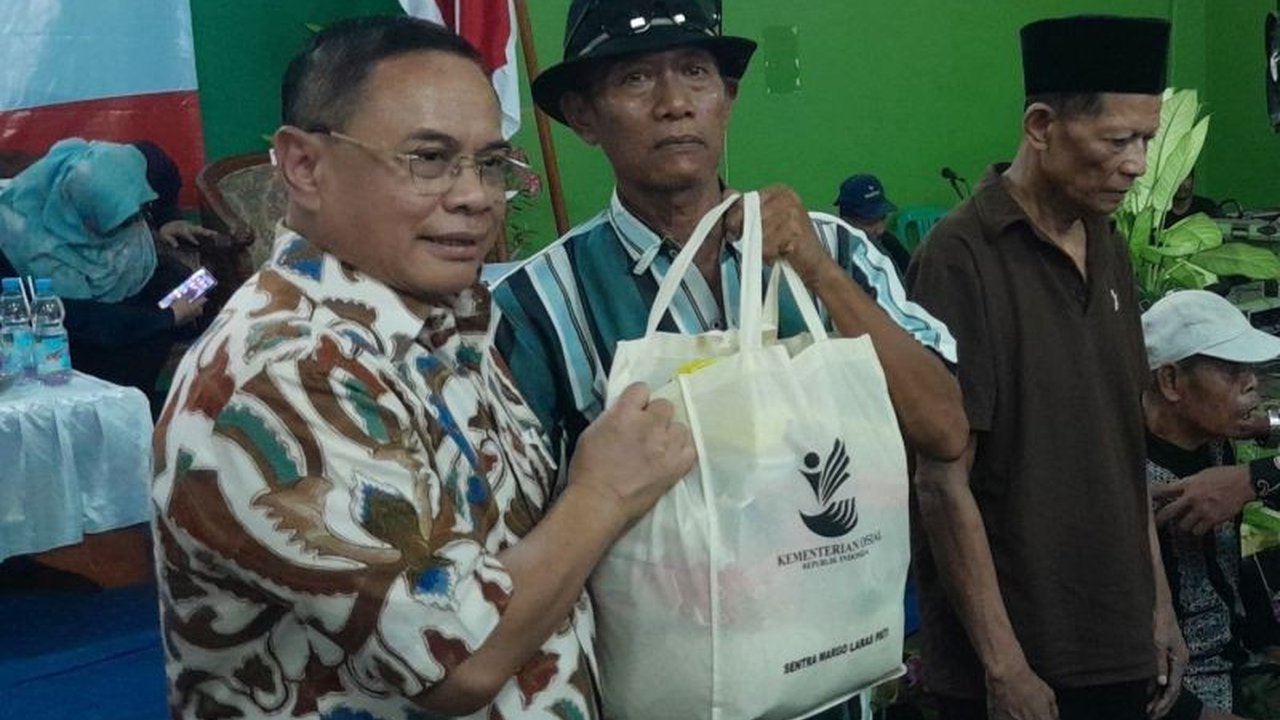 Kementerian Sosial RI dan Pemkab Pati menyalurkan bantuan senilai Rp619 juta untuk warga kurang mampu berupa sembako, alat bantu disabilitas, dan bantuan wirausaha.
