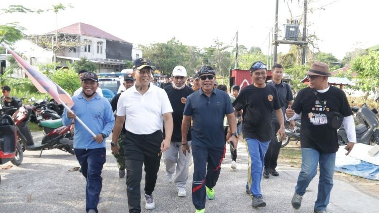 Kapolda Kaltara, Irjen Pol Hary Sudwijanto, merayakan May Day bersama buruh di Tarakan, menekankan pentingnya kolaborasi antara pekerja dan manajemen untuk kesejahteraan dan produktivitas nasional.