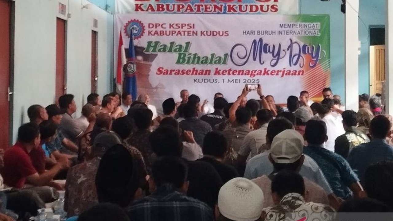 Lebih dari 60 persen pekerja di Kudus terdaftar dalam program Jaminan Kehilangan Pekerjaan (JKP), memberikan perlindungan finansial bagi pekerja yang terkena PHK, terutama di perusahaan besar.