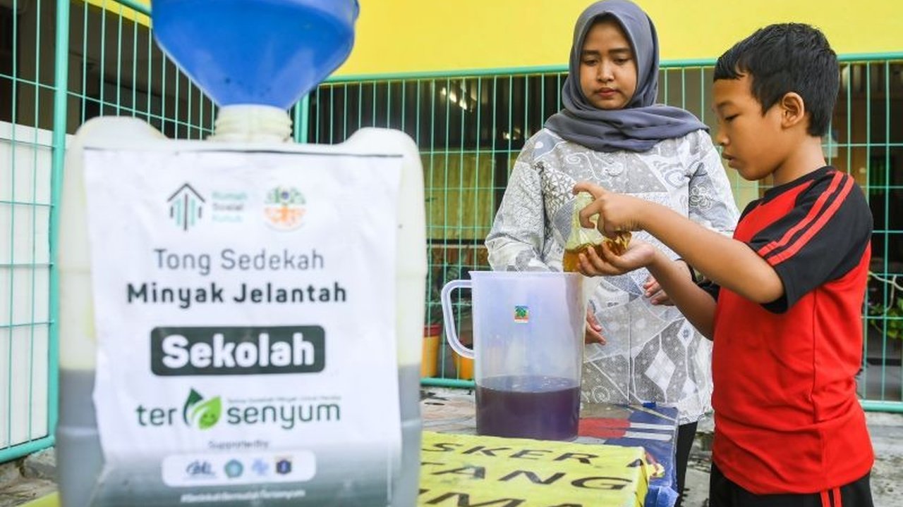Dekan Fakultas Ilmu Tarbiyah dan Keguruan UIN Jakarta, Prof. Siti Nurul Azkiyah, menyatakan bahwa peningkatan kesejahteraan guru berdampak positif pada kualitas pengajaran, meskipun inovasi dan kreativitas tetap penting.