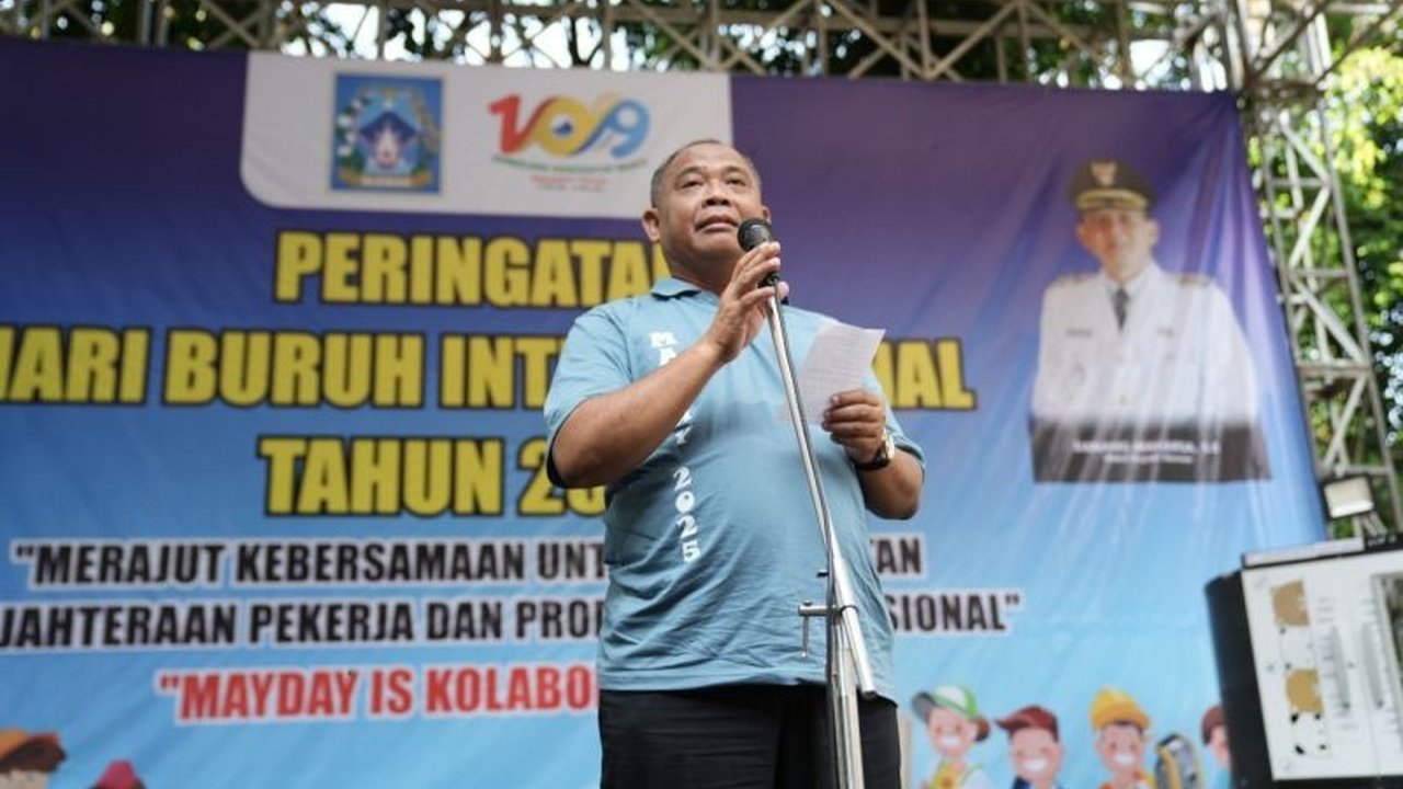 Bupati Sleman, Harda Kiswaya, menekankan pentingnya May Day sebagai momentum memperkuat kolaborasi antara pekerja, pengusaha, dan pemerintah untuk mendorong pertumbuhan ekonomi dan kesejahteraan masyarakat Sleman.