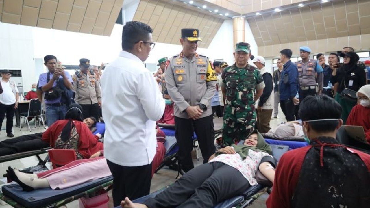 Kapolda dan Gubernur Banten memberikan apresiasi kepada buruh atas peran strategisnya dalam menjaga iklim kerja yang kondusif, May Day di Banten dirayakan dengan berbagai kegiatan positif.