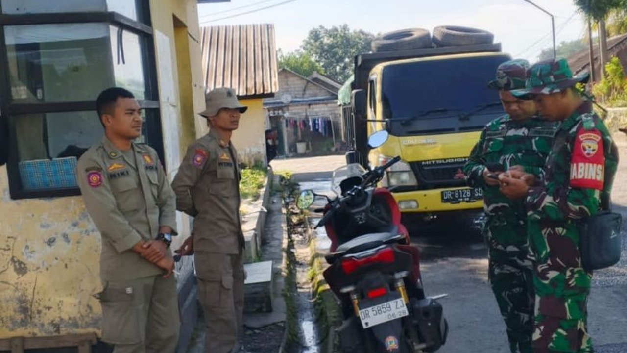 Pemerintah Kabupaten Lombok Timur menaikkan retribusi Mineral Bukan Logam dan Batuan (MBLB) sebesar 20 persen, efektif 1 Mei 2025, memicu protes sopir truk yang mengancam blokir jalan.