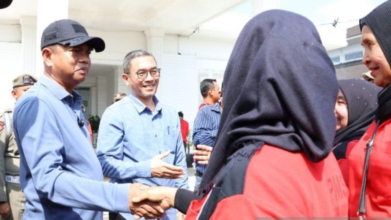 Bupati Serdang Bedagai, Darma Wijaya, berkomitmen menindaklanjuti keluhan buruh terkait upah minimum dan THR, bahkan memanggil langsung perusahaan yang terbukti melanggar.