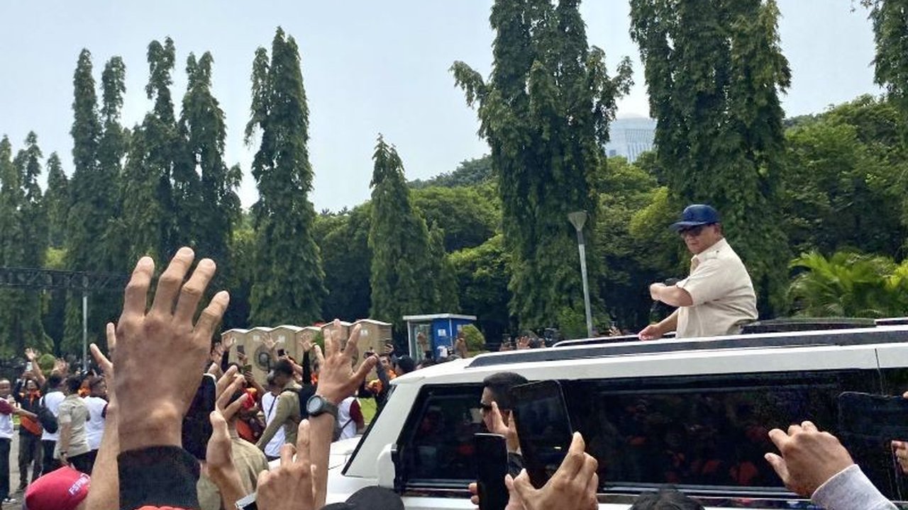 Presiden Prabowo Subianto memberikan sejumlah janji penting kepada buruh Indonesia di May Day 2025, termasuk pembentukan dewan kesejahteraan buruh dan satgas PHK, yang dinilai Said Iqbal sebagai bukti keberpihakan pemerintah.