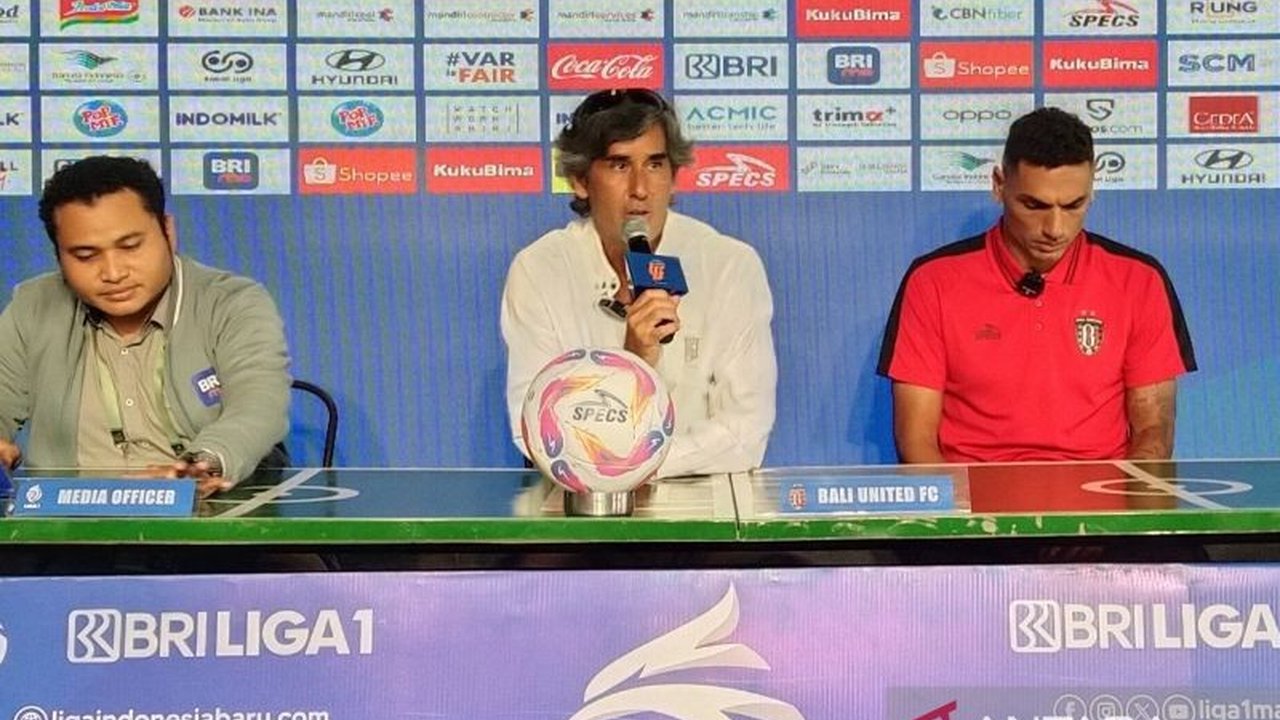 Stefano Cugurra atau Teco mengakui telah menerima beberapa tawaran kepelatihan dari klub Liga 1 Indonesia setelah mengundurkan diri dari Bali United, meskipun ia mempertimbangkan faktor keluarga dalam keputusannya.