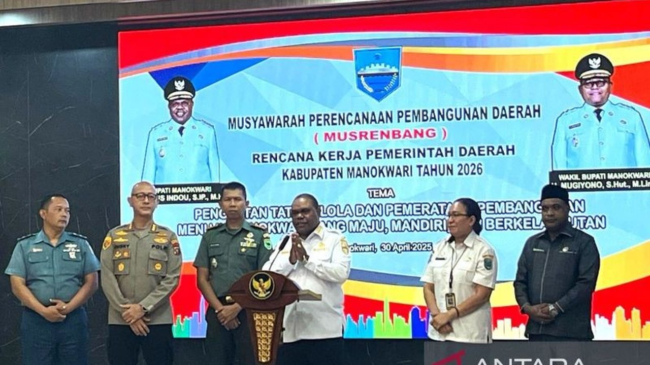 Bupati Manokwari menginstruksikan seluruh kampung membentuk Koperasi Merah Putih; kampung yang tak patuh terancam kehilangan dana desa.