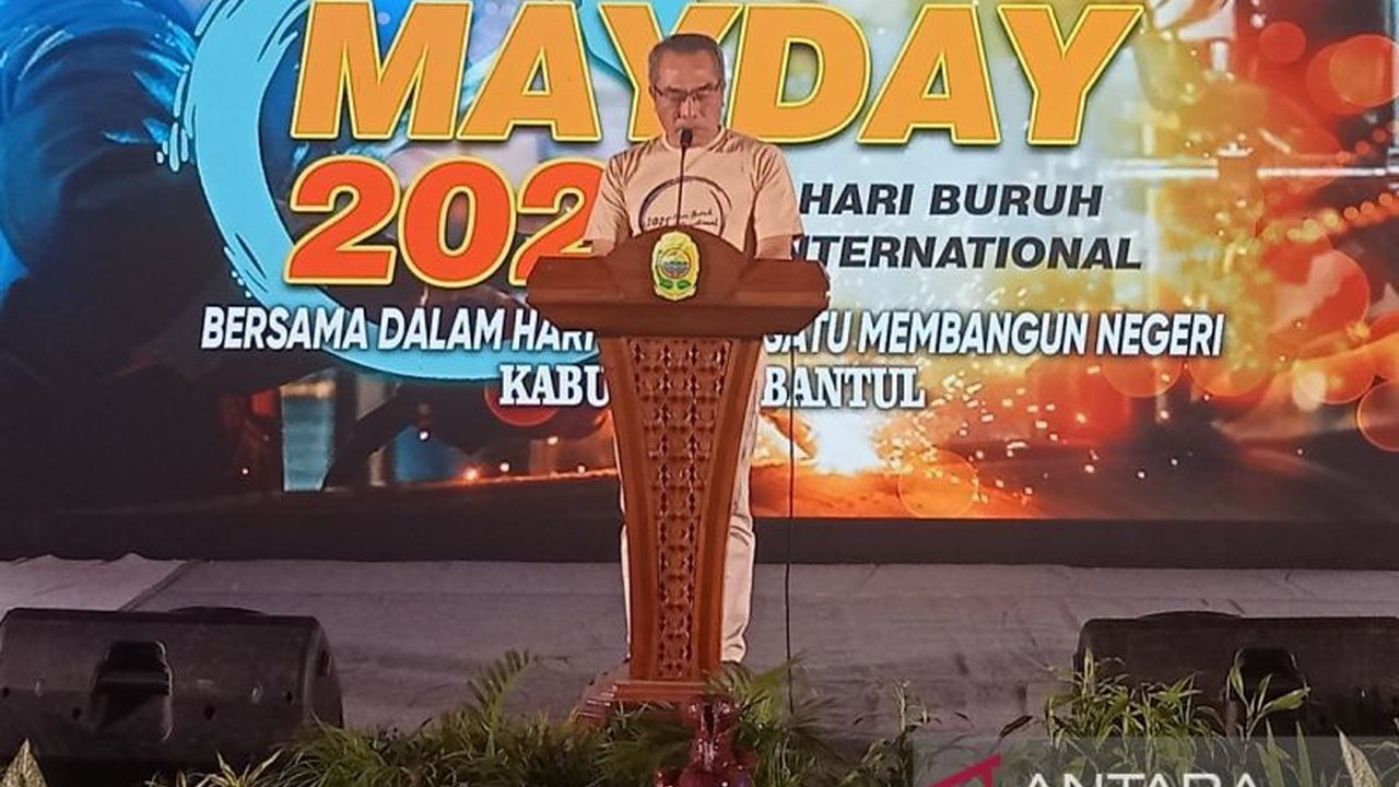 Bupati Bantul, Abdul Halim Muslih, menekankan pentingnya peringatan May Day untuk memperkuat hubungan harmonis antara pengusaha dan buruh demi produktivitas dan pertumbuhan ekonomi di Bantul.