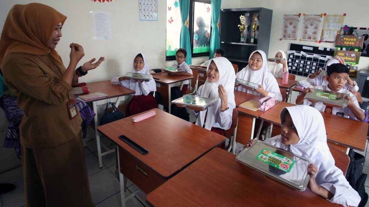Kepala Pusat Riset Pendidikan BRIN, Trina Fizzanty, menilai Program Makan Bergizi Gratis (MBG) sangat penting untuk mengatasi ketimpangan sosial dan meningkatkan kualitas pendidikan di Indonesia.