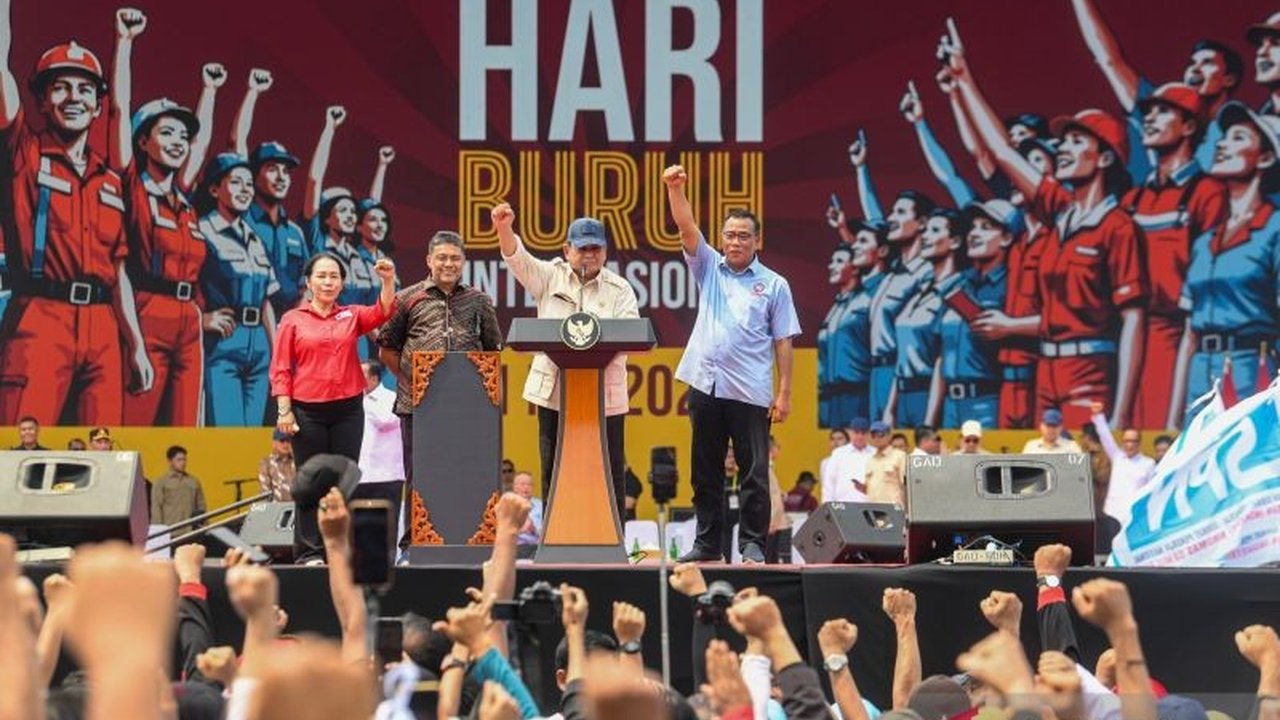 Presiden Prabowo Subianto konsisten memperjuangkan kesejahteraan buruh di Indonesia melalui kebijakan nyata, seperti kenaikan UMP dan pembentukan Satgas PHK.