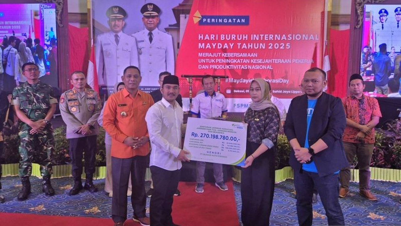 Di Hari Buruh Internasional, BPJS Ketenagakerjaan Bekasi Cikarang memberikan santunan senilai ratusan juta rupiah kepada ahli waris dua pekerja yang meninggal dunia,  menunjukkan komitmen perlindungan pekerja dan keluarga.