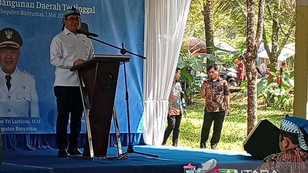 BUMDes Kabul Ciptaku Banyumas berhasil ekspor 18,5 ton gula semut ke Hungaria, Mendag Budi Santoso berikan apresiasi dan dorong pengembangan ekspor desa.