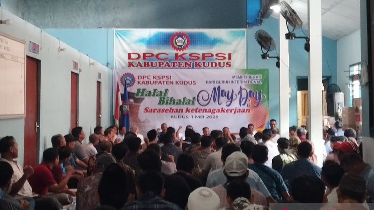 Peringatan May Day di Kudus diwarnai sarasehan ketenagakerjaan, dihadiri berbagai pihak, dan menekankan pentingnya sinergi untuk kesejahteraan buruh.