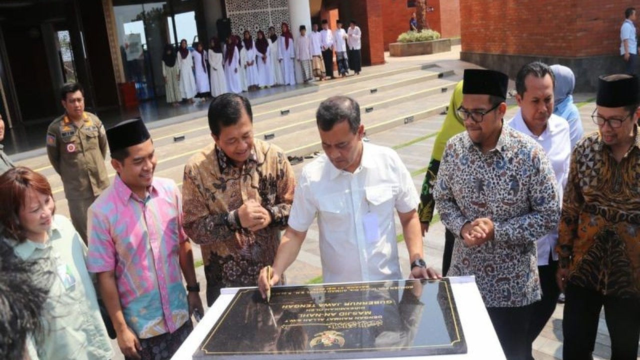 Pemerintah Provinsi Jawa Tengah (Pemprov Jateng) memberikan subsidi tarif angkutan umum bagi buruh KITB, pelajar, disabilitas, dan lansia, menurunkan ongkos menjadi Rp1.000 per orang.