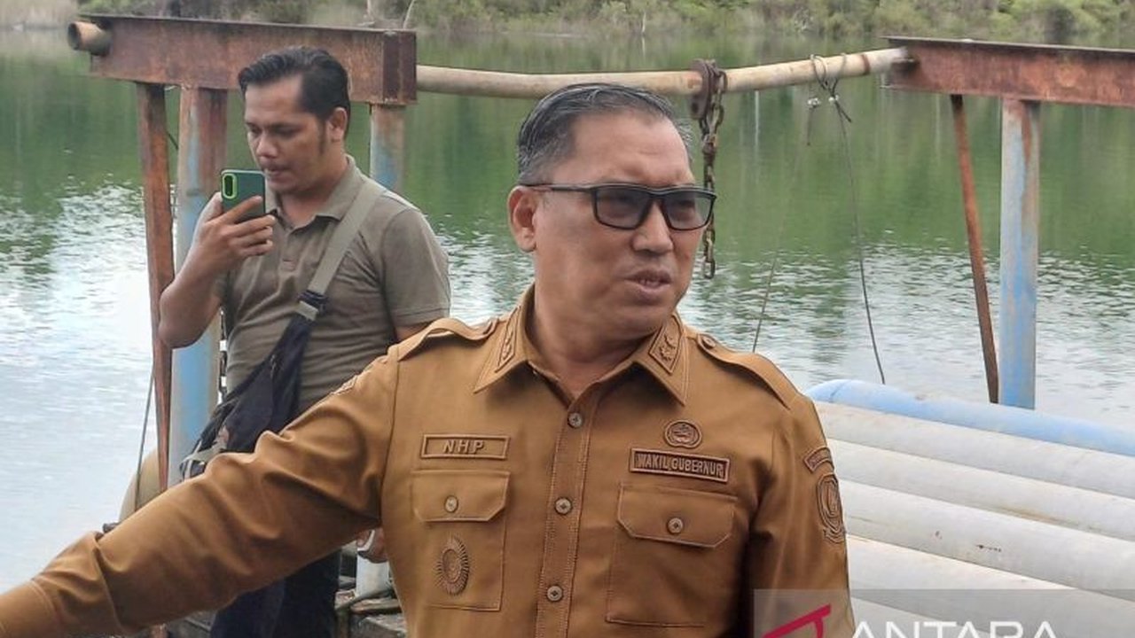 Wagub Kepri, Nyanyang Haris Pratamura, mendesak aplikator transportasi online di Kepri untuk segera mematuhi tarif baru sesuai SK Gubernur, atau pemerintah provinsi akan membuat aplikasi sendiri.