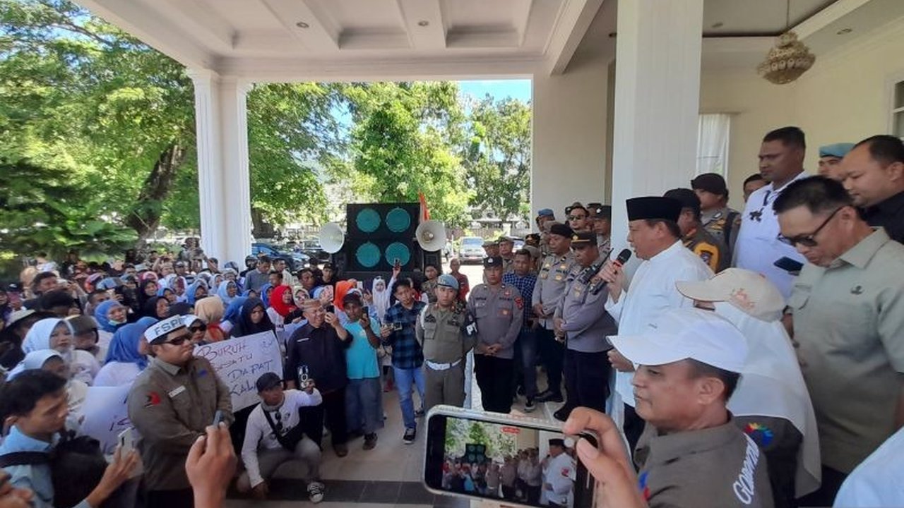 Gubernur Gorontalo, Gusnar Ismail, berkomitmen meningkatkan kesejahteraan buruh dengan membentuk tim khusus untuk menindak perusahaan yang belum patuh pada UMP dan jaminan sosial ketenagakerjaan.