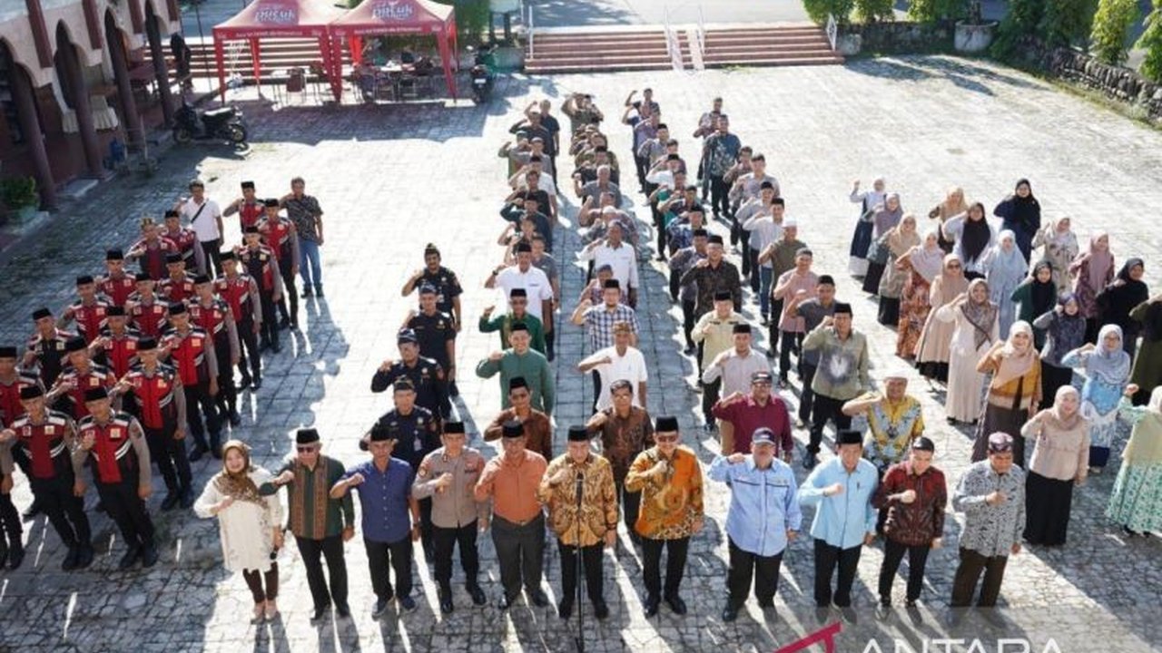 Sebanyak 8.328 calon haji asal Sumatera Utara akan diberangkatkan dari Embarkasi Medan, dan panitia penyelenggara diminta untuk melayani dengan ikhlas, jujur, dan bersemangat.