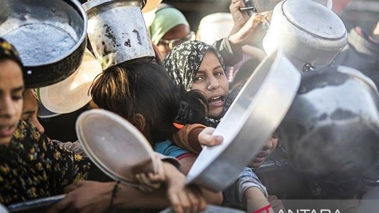 PBB mengecam keras blokade bantuan kemanusiaan ke Jalur Gaza oleh Israel, menyebutnya sebagai 'hukuman kolektif yang kejam' dan mendesak pencabutan segera blokade tersebut.