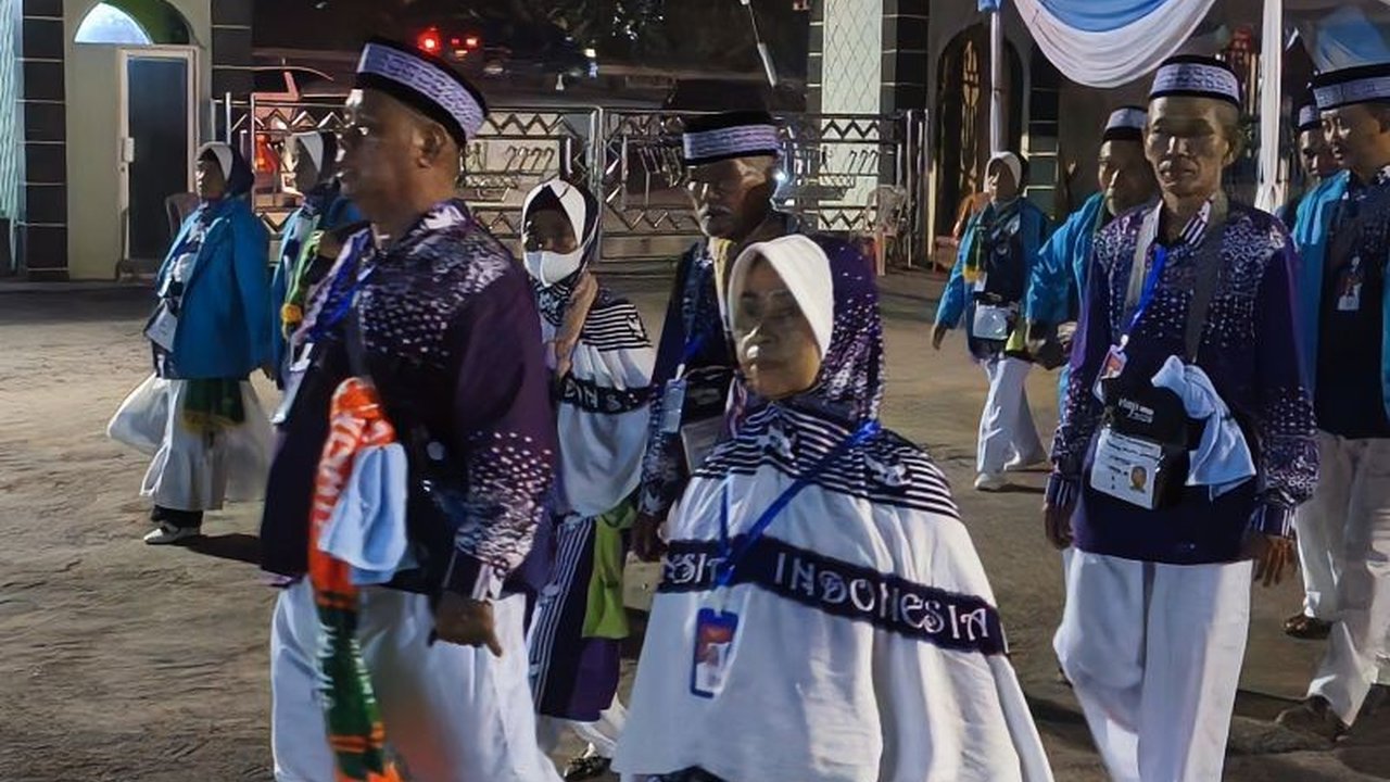 Sebanyak 393 calon haji Lampung dari Kabupaten Lampung Tengah telah memasuki Asrama Haji Bandarlampung, siap diberangkatkan ke Tanah Suci pada Jumat (2/5).