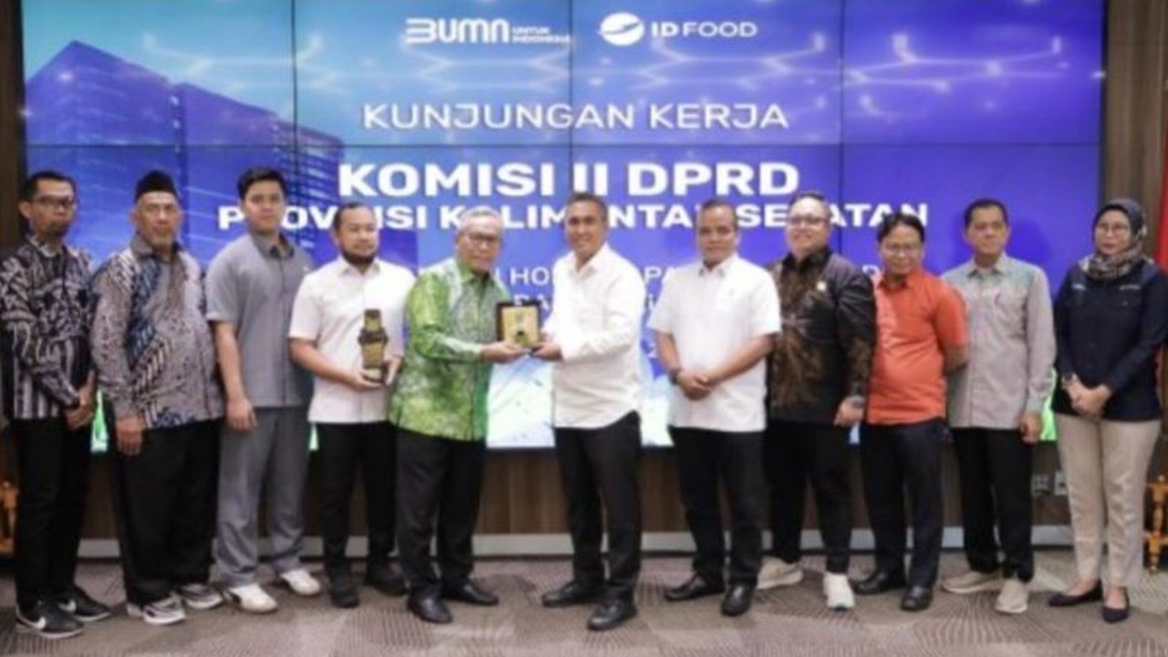Komisi II DPRD Kalsel melakukan kunjungan kerja ke ID Food di Jakarta untuk mempelajari dan menjalin kerja sama dalam meningkatkan ketahanan pangan di Kalimantan Selatan.