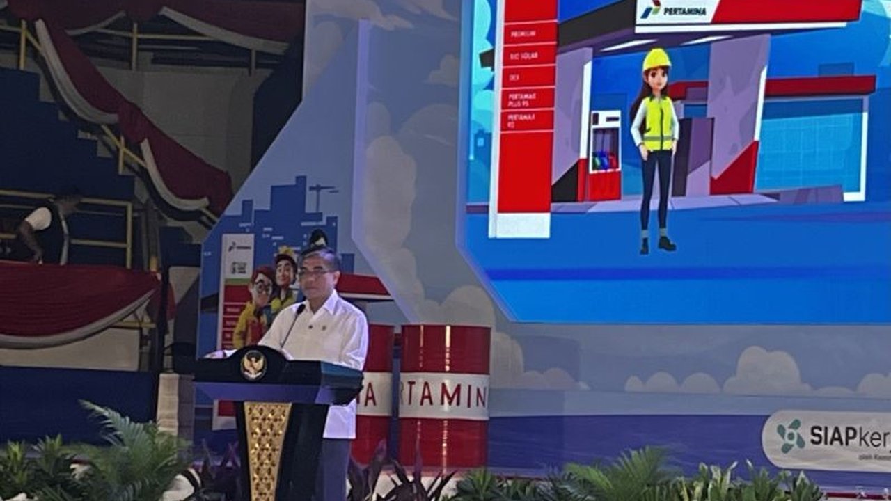 Menaker Yassierli mengajak pemerintah, industri, dan pekerja berkolaborasi di Hari Buruh Internasional 2025 untuk meningkatkan kesejahteraan pekerja dan produktivitas nasional di tengah tantangan ekonomi global.