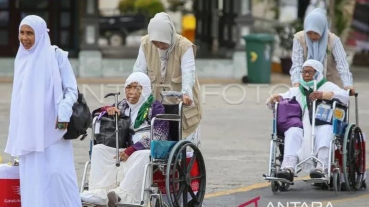 Provinsi Aceh mendapat kuota haji 4.378 pada tahun 2025, terdiri dari 4.110 jamaah umum, 219 lansia, 13 orang dari KBIH, dan 36 petugas haji daerah; biaya perjalanan haji masih menunggu keputusan presiden.