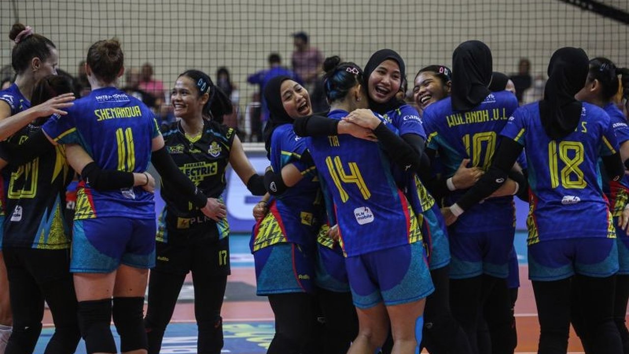 Electric PLN berhasil unggul atas Popsivo dengan skor 3-1 dan menjaga peluang lolos ke grand final PLN Mobile Proliga 2025 di Solo.