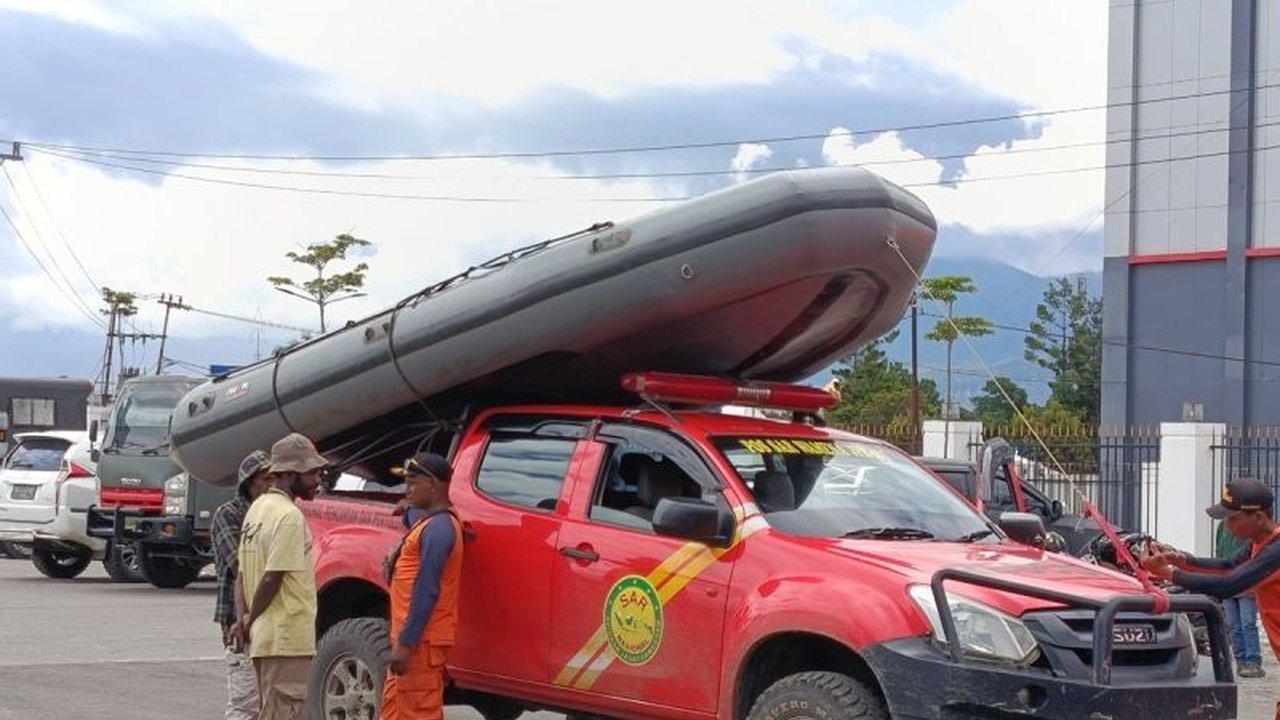 Banjir di 24 distrik Kabupaten Jayawijaya membuat Basarnas Wamena kerahkan dua speed boat untuk evakuasi warga dan pendistribusian logistik.