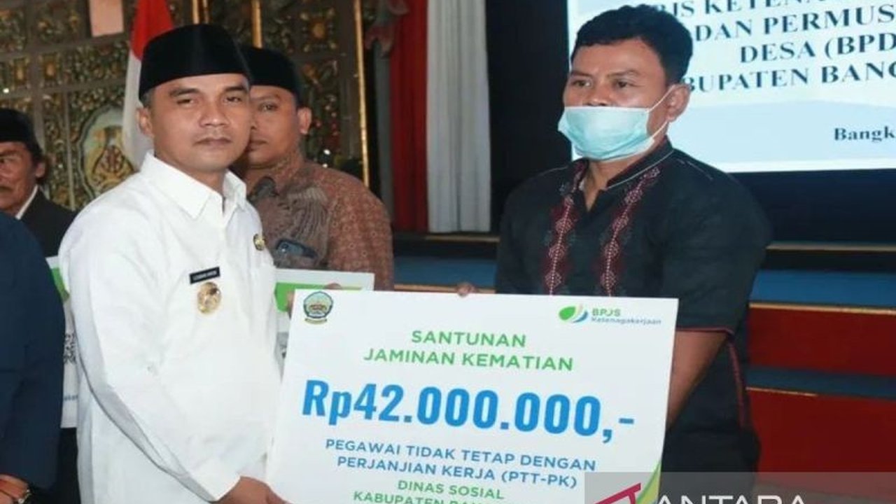 Pemerintah Kabupaten Bangkalan memberikan perlindungan Jamsostek kepada 1.736 anggota BPD melalui program JKK dan JKM, sebagai bentuk implementasi UU Desa dan perhatian pada kelompok pekerja rentan.
