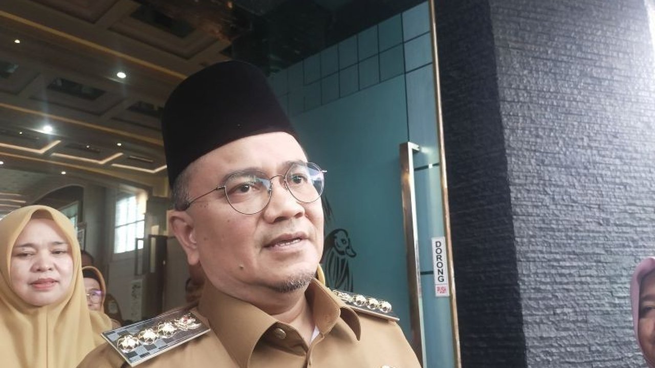 Pemerintah Kota Jambi memberikan insentif Rp1,6 juta per bulan kepada 73 guru tahfidz yang tak lolos seleksi PPPK 2024 agar tetap mengajar.