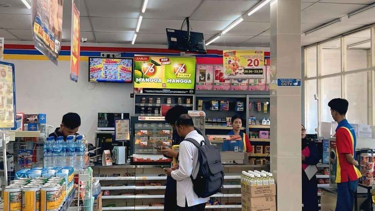 Satgas Halal Kemenag Bintan, BPOM Tanjungpinang, dan Polres Bintan melakukan sidak dan memastikan tidak ada jajanan yang mengandung babi di Bintan, Kepri.