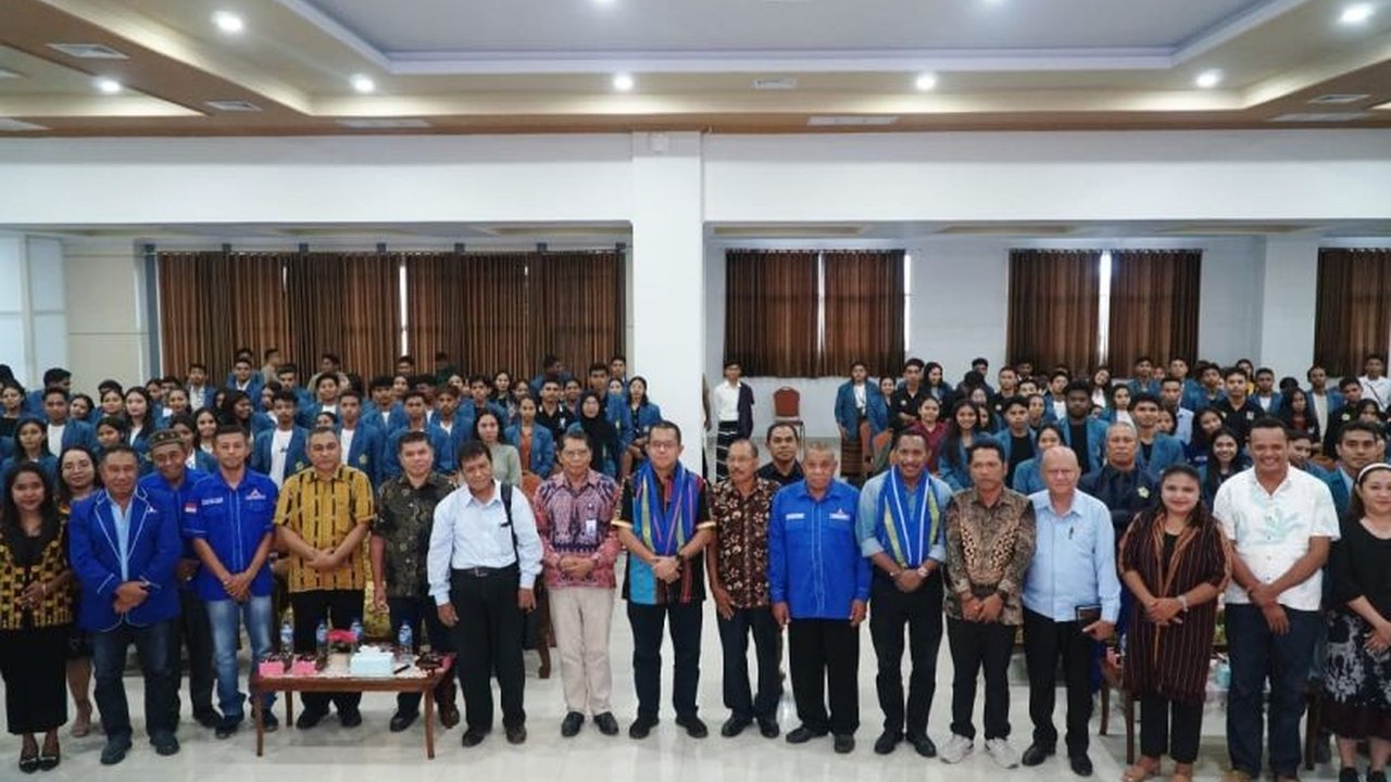 Gubernur NTT mengajak kampus bermitra hadapi ketidakpastian global dan membangun NTT menuju Indonesia Emas 2045, mengatasi tantangan seperti stunting dan defisit perdagangan.