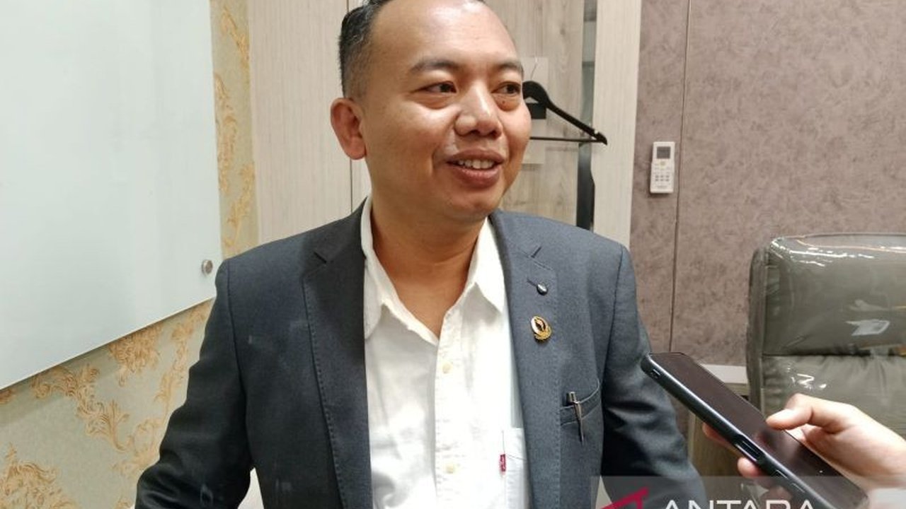 DPRD Jawa Barat mengingatkan pentingnya meritokrasi dalam pengisian 10 Jabatan Pimpinan Tinggi Pratama di lingkungan Pemprov Jabar, bukan berdasarkan pertimbangan politis.